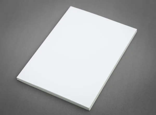 Catálogo em branco na tabela — Fotografia de Stock