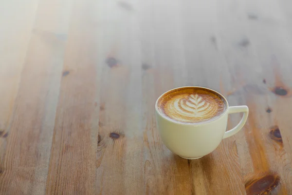 Latte kaffe på bordet — Stockfoto