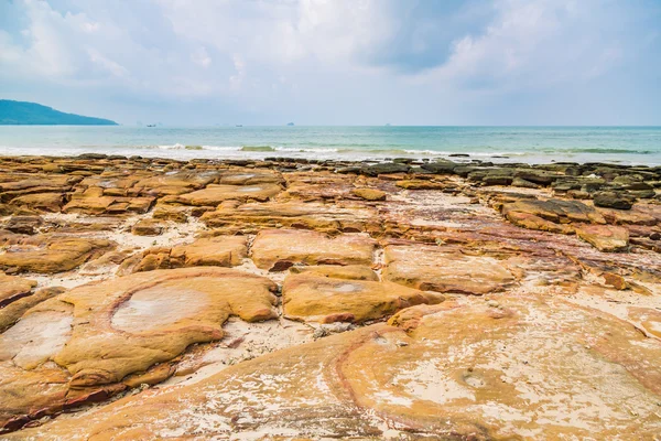 在海滩上的岩石 — 图库照片