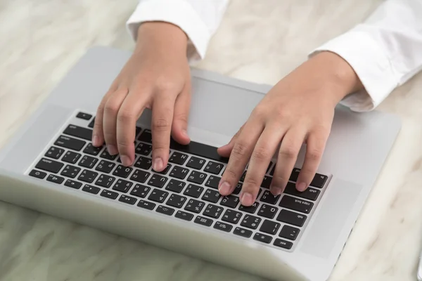 Business woman hands typing — Stock Photo, Image