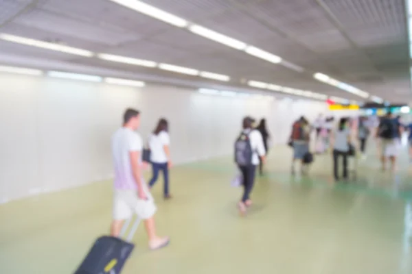 Pasajeros borrosa en el aeropuerto —  Fotos de Stock