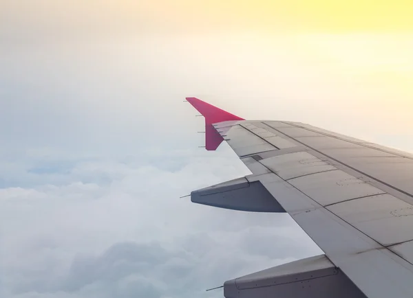 Wing of airplane above clouds — Stock Photo, Image