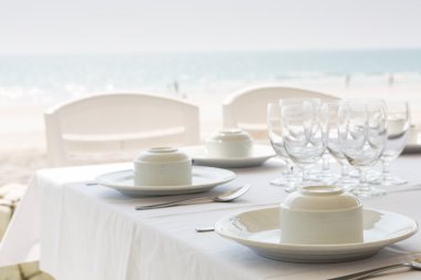 Tablo ayarı yakınındaki Plaj Restoran