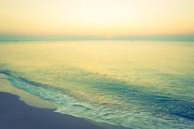 Denizde güzel gün batımı