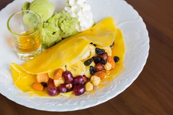 Panqueca e frutas com sorvete — Fotografia de Stock
