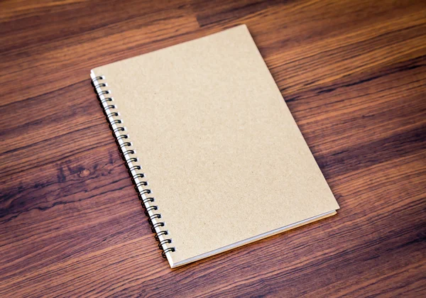 Notebook na dřevěné pozadí — Stock fotografie