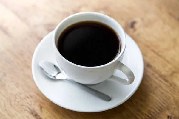 Kaffee in Tasse auf dem Tisch — Stockfoto