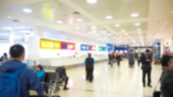 Pasażerowie w terminalu — Zdjęcie stockowe