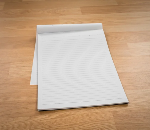 Bílý notebook papíry — Stock fotografie
