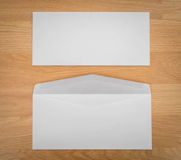 Lege witte enveloppen — Stockfoto