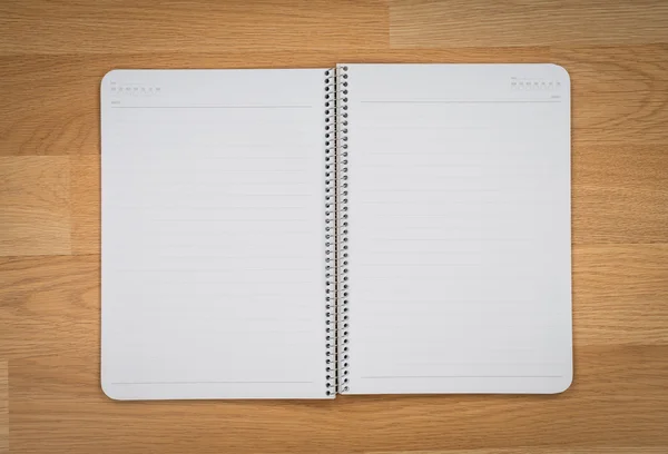 Cuaderno en blanco sobre madera — Foto de Stock