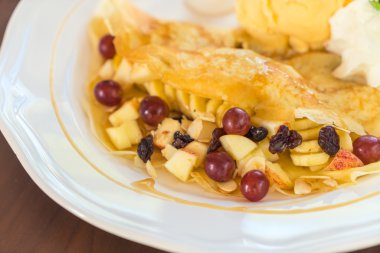 meyve ile lezzetli gözleme