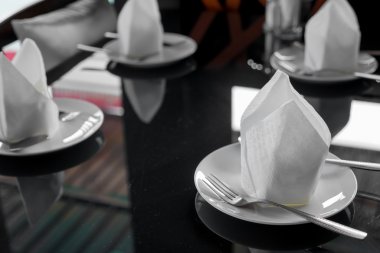 Restoranda servis masası