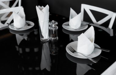 Restoranda servis masası