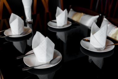 Restoranda servis masası