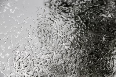 Camdaki su damlaları