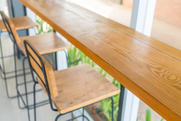 Houten tafel en stoelen — Stockfoto