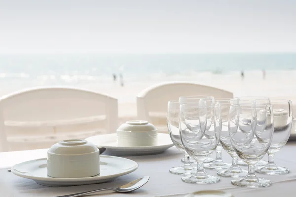 Cenário da mesa No restaurante da praia — Fotografia de Stock