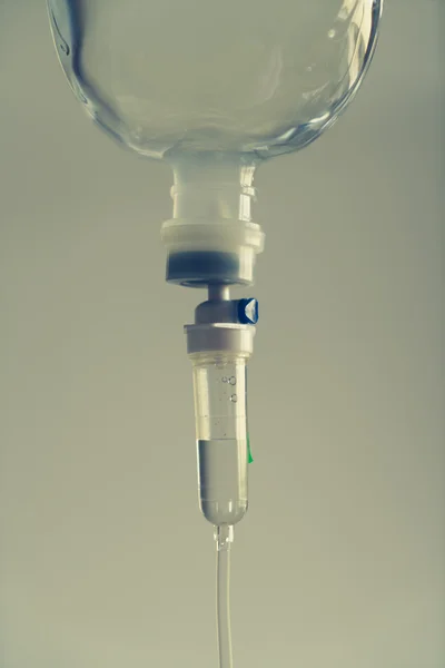 Infusion flaska med iv lösning — Stockfoto