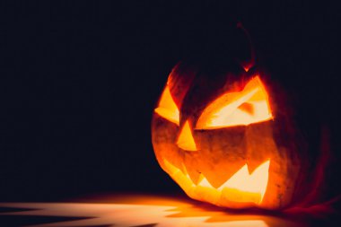 Cadılar Bayramı korkutucu yüz balkabağı