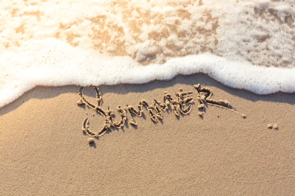 Palavra de verão na praia — Fotografia de Stock