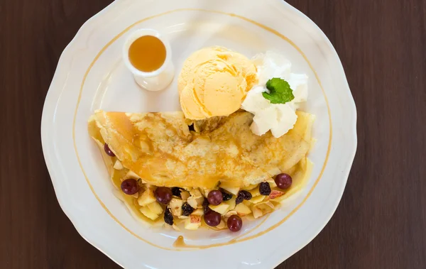 Pancake and fruits with ice cream — Stock Photo, Image