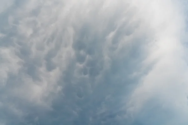 Nuvens de tempestade antes da chuva — Fotografia de Stock