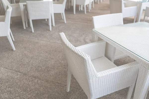 白いテーブルと椅子 — ストック写真