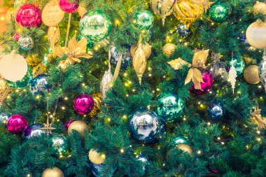 Ağaç Noel oyuncaklar ile