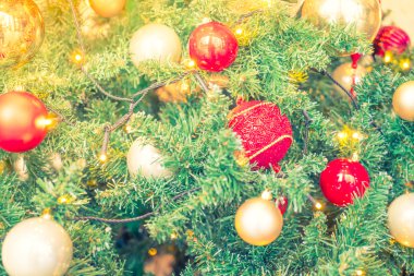 Oyuncaklarla Noel ağacı