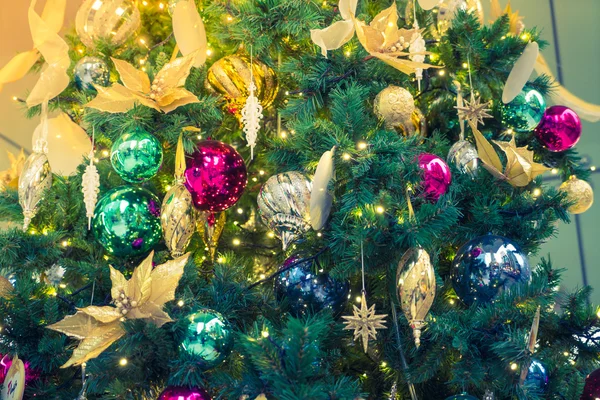 Tree with christmas toys — Stock Photo, Image