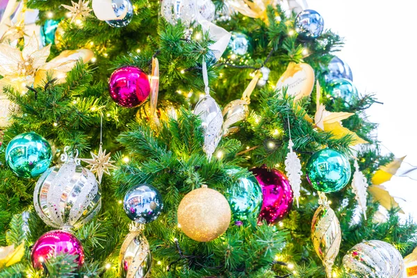 Träd med jul leksaker — Stockfoto