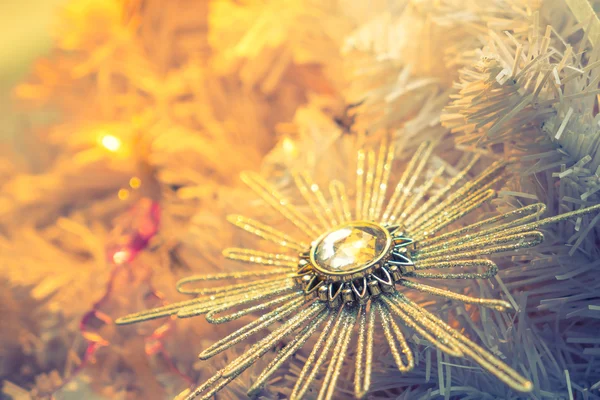 Decoratie op kerstboom — Stockfoto
