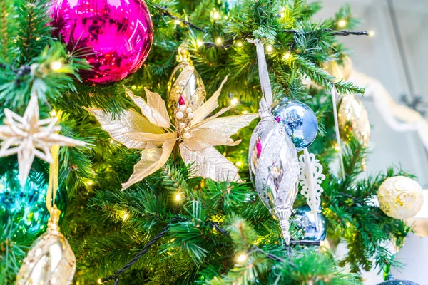 Tree with christmas toys — Stock Photo, Image