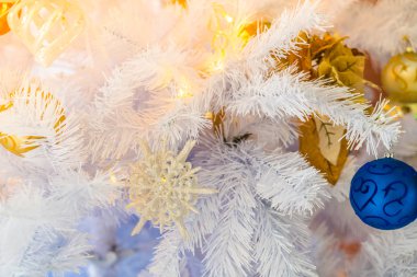 Noel ağacı ve süslemeler