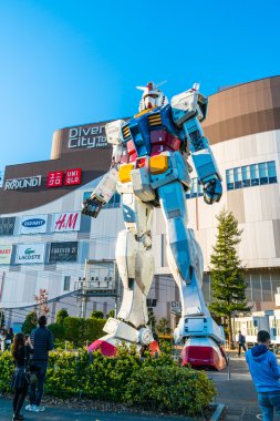 anime robot Gundam heykeli