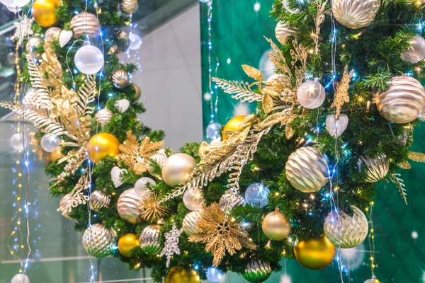 De kroon van Kerstmis met decoratie — Stockfoto
