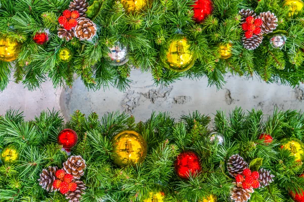 Julgran med dekorationer — Stockfoto