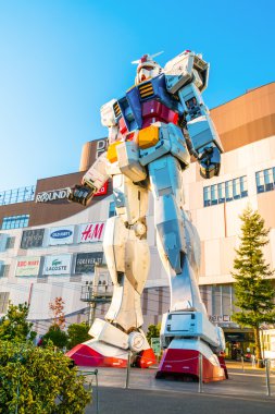 anime robot Gundam heykeli