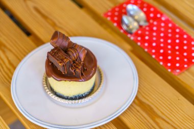 Çikolatalı kek kapatıyoruz