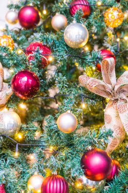 Süslü Noel ağacı