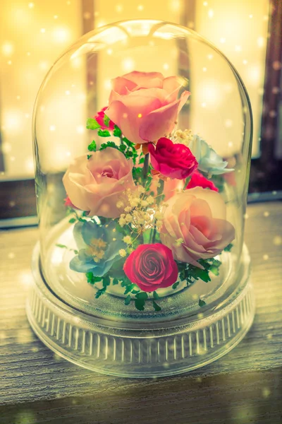 Decoración flores artificiales en vidrio —  Fotos de Stock
