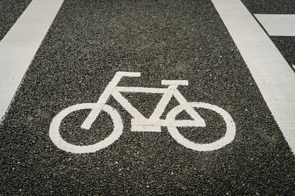 道路上的自行车车道 — 图库照片