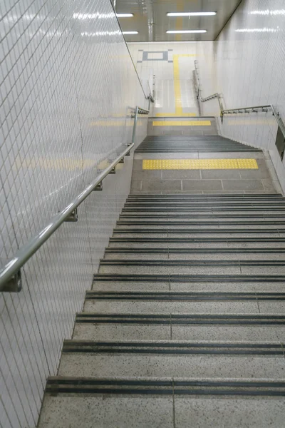 Escadaria na estação de metrô — Fotografia de Stock