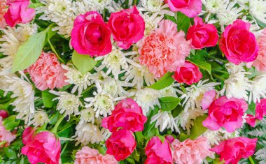 Sevgililer için güzel çiçekler