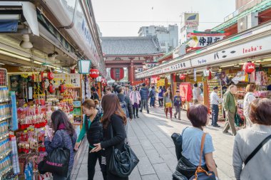 Nakamise Dori turist yürümek