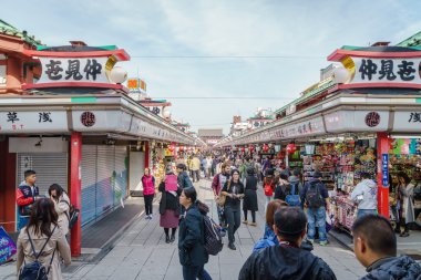 Nakamise Dori turist yürümek