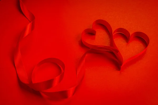 Κόκκινη καρδιά σχήμα κορδέλες — Φωτογραφία Αρχείου