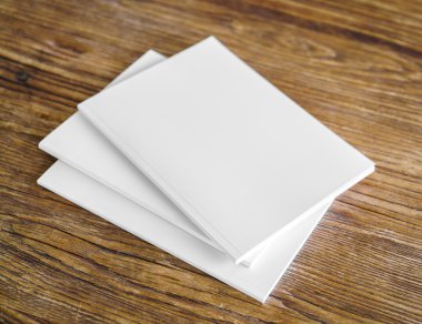 boş ve beyaz kitapçıklar