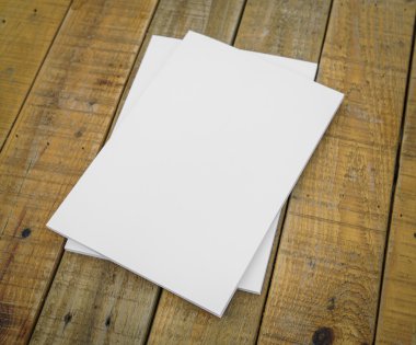 boş ve beyaz kitapçıklar
